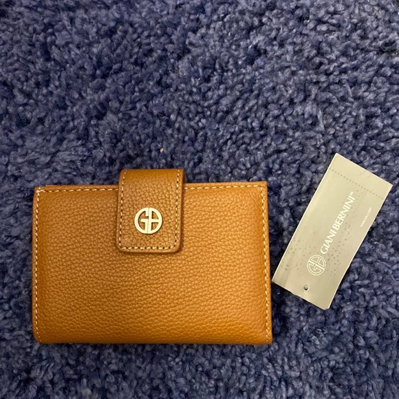 Brown wallet - Picture 1 of 5